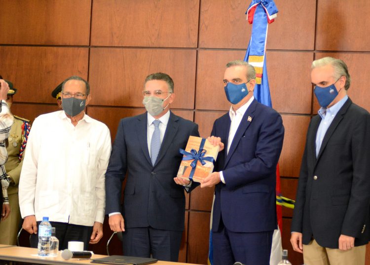 Pedro Brache,
Gabriel del Río,
Luis Abinader y 
Luis Miguel De Camps. | Lésther Álvarez