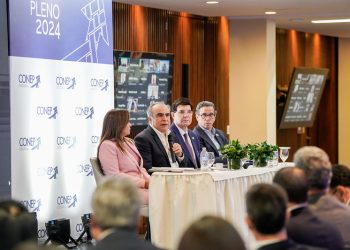 "Creemos firmemente que, mediante el entendimiento y la participación, se puede avanzar hacia una reforma que favorezca tanto la sostenibilidad fiscal del Estado como el crecimiento y la competitividad del sector privado", expuso.