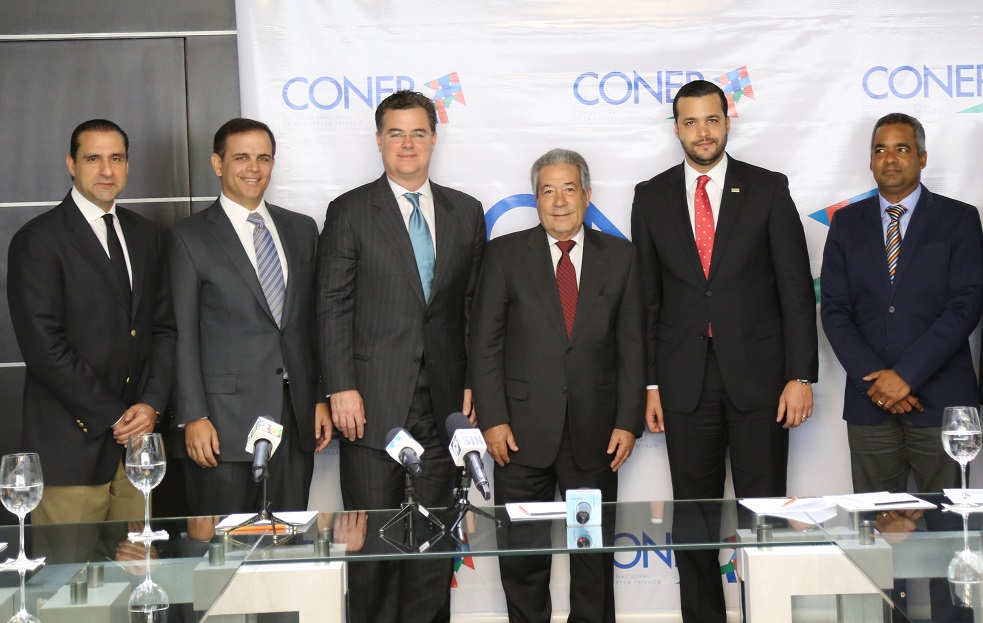 Los empresarios hicieron el anuncio durante una rueda de prensa en la sede la entidad.