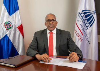 Santana García informó que recibió en el despacho siete (7) informes de análisis financiero forense, con la finalidad de cuantificar la afectación de los recursos del Estado.