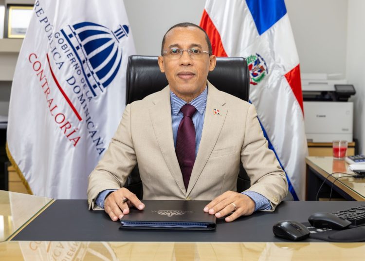 El contralor Geraldo Espinosa Pérez advierte que la disposición deberá ser cumplida en todas las entidades estatales.