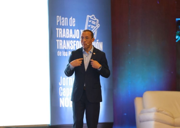 Espinosa anunció la desconcentración de las órdenes de pago correspondientes a servicios de bajo riesgo, como electricidad, agua potable, seguros, comunicaciones y recogida de basura.