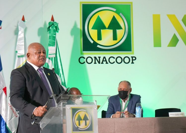 El presidente del Conacoop,  Jorge Eligio Méndez Pérez.