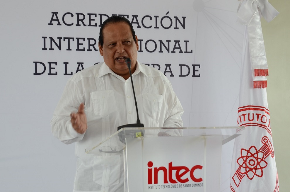 coordinador académico de grado de la carrera de medicina, fernando santamaría