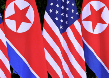 Corea del norte y EEUU banderas