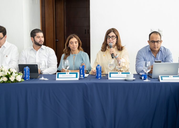 Lucile Houellemont explica que para garantizar servicio de registro mercantil ágil, rápido y seguro se han establecido metas diarias de análisis.
