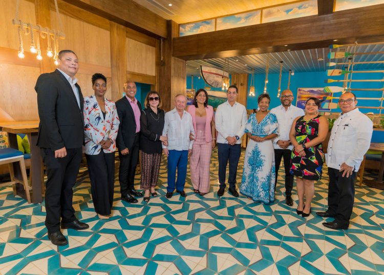 Cristian Mota, Yubelkis Mejía, Salvador Batista, Francia Hernández de Pérez, Ellis Pérez, Yenny Polanco Lovera, Jorge Subero Medina, Milka Hernández, José Alberto Selmo, Ibelca Mencía y José Ramón Torres.