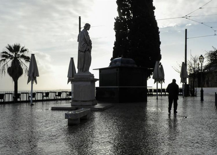 En Europa se han incrementado las restricciones para controlar el avance de la pandemia. | EFE.