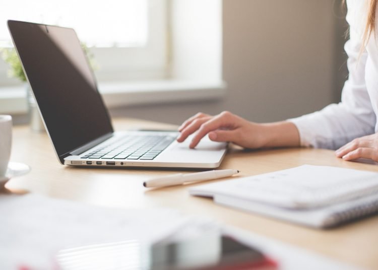 Curso en línea, capacitación en línea, estudio en línea, computadora