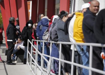 La economía de Estados Unidos generó 115 mil nuevos puestos de trabajo en abril.