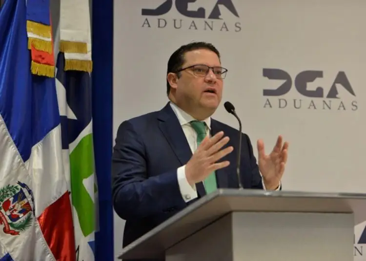 La placa de reconocimiento fue entregada por las principales autoridades de Amchamdr en la celebración de su tradicional "Almuerzo de Acción de Gracias".