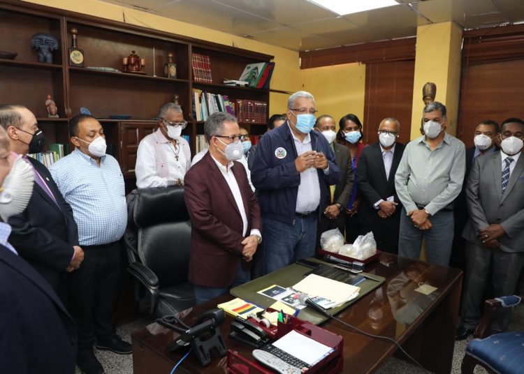 El nuevo director de la Dirección General de Desarrollo de la Comunidad (DGDC), Eléxido Paula, tomó posesión de su cargo.