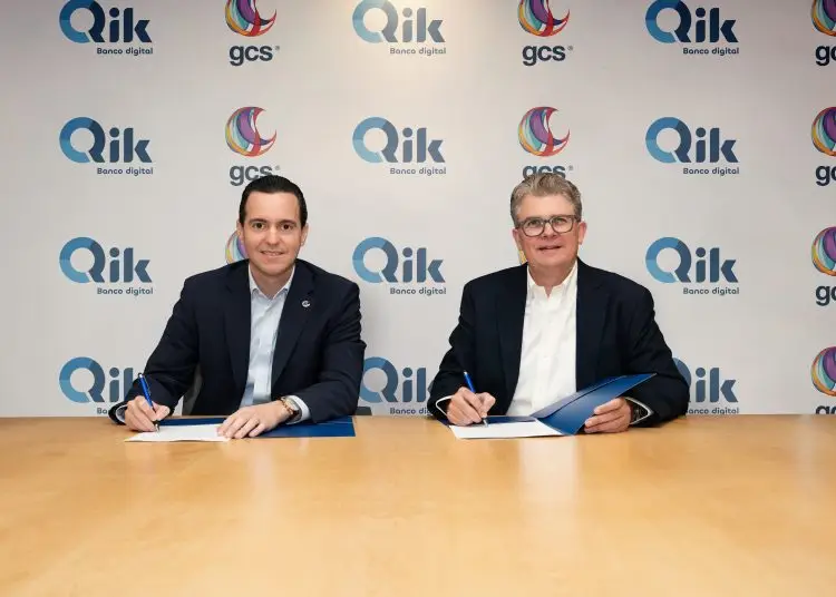 Desde la izquierda, los señores Carlos Santelises y Arturo Grullón.-Fuente externa.