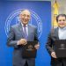 Director ejecutivo de la Opret, Ing. Rafael Santos Pérez, y el rector de la Pucmm, reverendo Secilio Espinal.- Fuente externa.