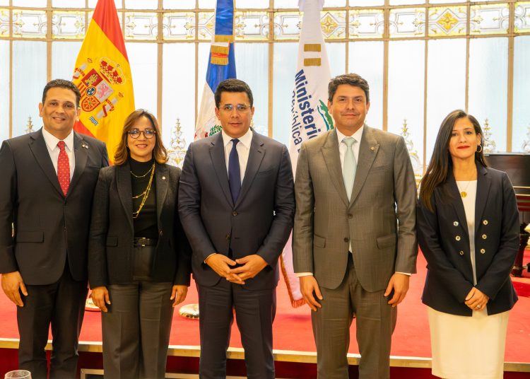 Ariel Pérez, Josefina Navarro, David Collado, Guillermo Méndez, Rosa Romero.