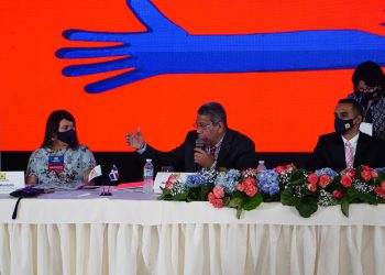 Jesús Fernández, gerente general de Coopnazonaf, se dirige a los presentes durante la celebración de la VIII Asamblea General Ordinaria de Delegados.