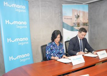 Mary Bairan y Facundo Erreguerena, en firma de alianza. - Fuente externa.