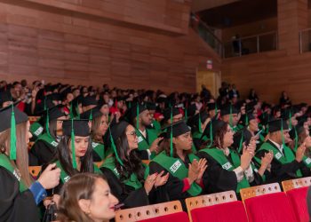 Graduandos de CEF.- Santo Domingo. - Fuente externa.