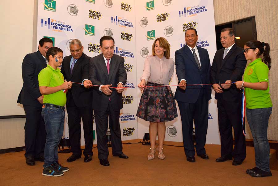 Héctor Valdez Albizu, gobernador del Banco Central, dejó inaugurada la “Semana Económica y Financiera”. | Lésther Álvarez