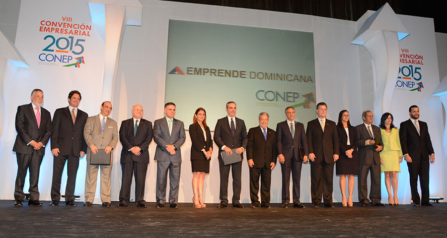 El Conep entregó a los candidatos presidenciales la propuesta de 47 puntos emanadas de las consultas en todo el país. El presidente Danilo Medina fue representado por José Ramón Peralta./ Lésther Alvarez