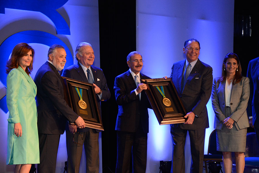 El reconocimiento de la AIRD a los hermanos José Miguel y Roberto Bonetti Guerra es por su trayectoria a favor del sector y desarrollo del país./Lésther Álvarez