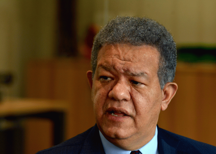 Fernández, quien ha sido observador de varios procesos electorales en Venezuela, se hizo eco de los mandamientos de las Naciones Unidas y la (OEA).