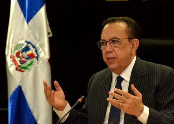 Héctor Valdez Albizu, gobernador del Banco Central. | Lésther Alvarez