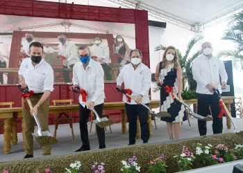 Cesar Iglesia inicia construcción de nueva nave de almacenamientos con la presencia del presidente  Abinader