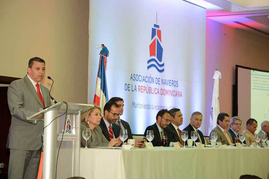 Fernando Fernández durante su disertación en el Almuerzo de la Asociación de Navieros./ Lésther Álvarez