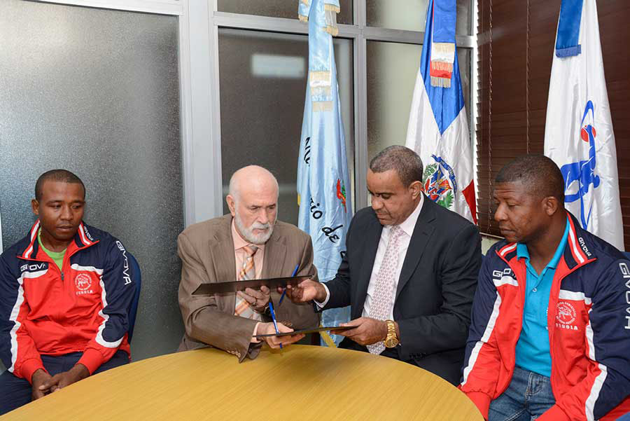 Rueda de prensa del INEFI con la Federación de Lucha Olímpica para incluir esa disciplina en Educación Física / Lésther Álvarez