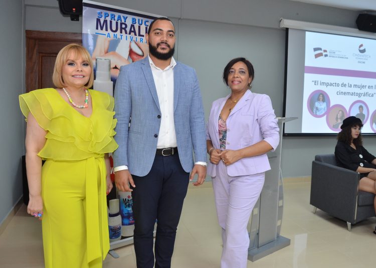Rommy Grullon, José Enrique Rodríguez y Julissa Rumaldo.