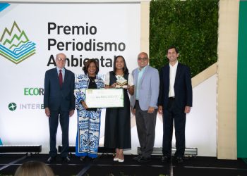 Massiel de Jesús Acosta, galardonada con la categoría 'Gran Ganador' - Luilly Luis, de elDinero.