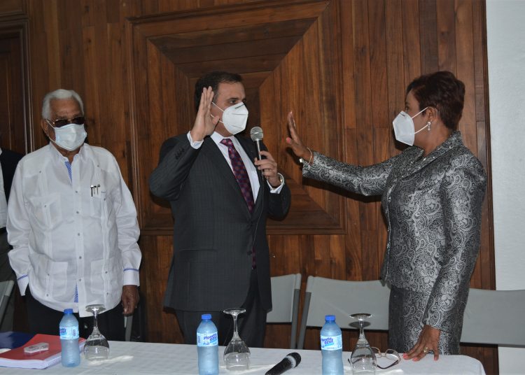 Juramentación de Josefa Castillo como superintendente de Seguros. | Fuente externa.