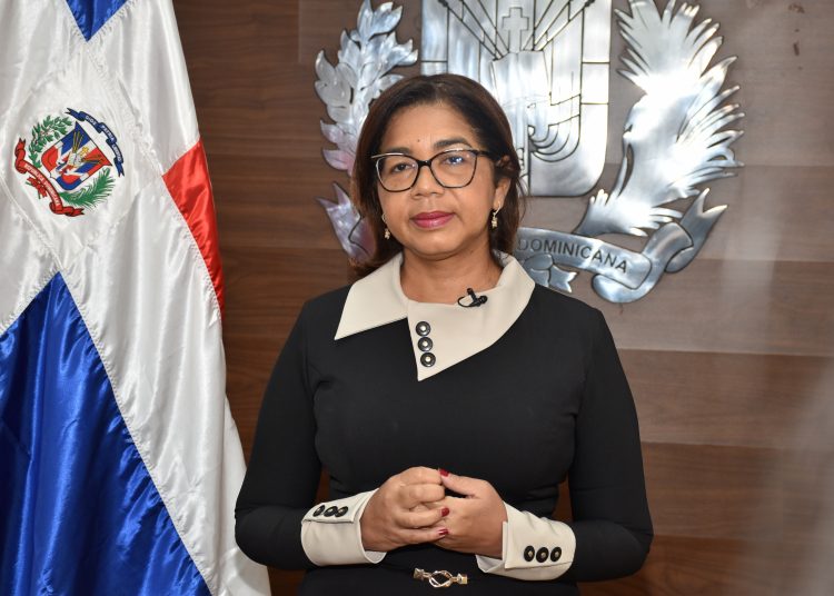 La viceministra de Cooperación Internacional del Ministerio de Economía, Planificación y Desarrollo, Olaya Dotel.