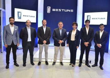 Tommy Terrero, Jose Lama, Jose Augusto Muñoz, Dario Lama, Karla Lama, Gianfranco Cavagliano y Gianni Cavagliano.