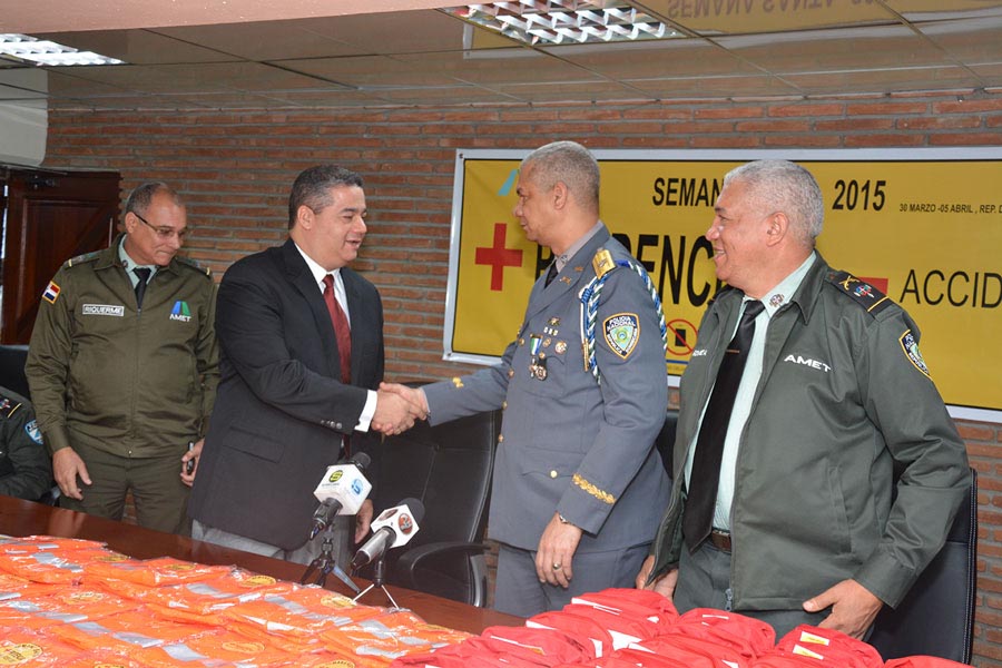 La entrega de los equipos para Semana Santa de parte de la Cervecería Nacional dominicana a la AMET se realizó durante una rueda de prensa. / LÉSTER ÁLVAREZ