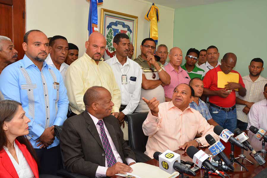 La OTTT  y Mochotran   anuncian rebaja de cinco pesos al pasaje urbano. /LÉSTHER ÁLVAREZ