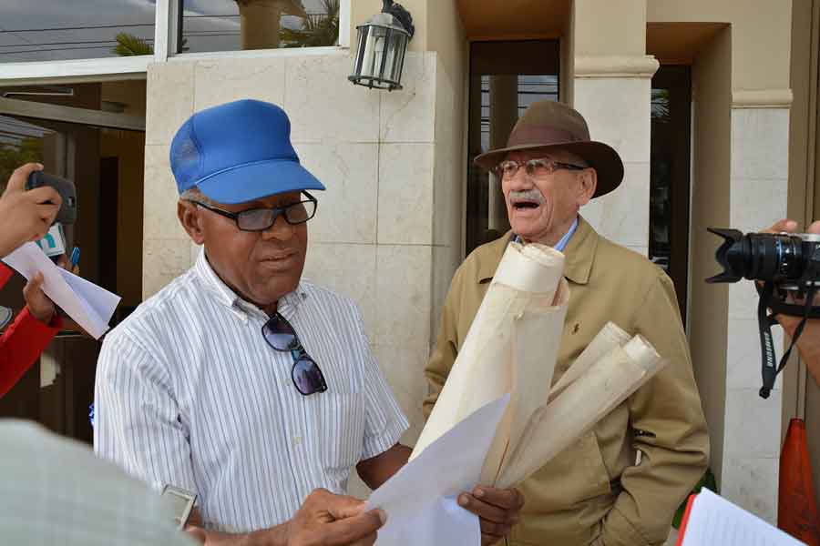 Los vecinos consideran que deben tomarse todas las medidas de seguridad. / LÉSTHER ÁLVAREZ