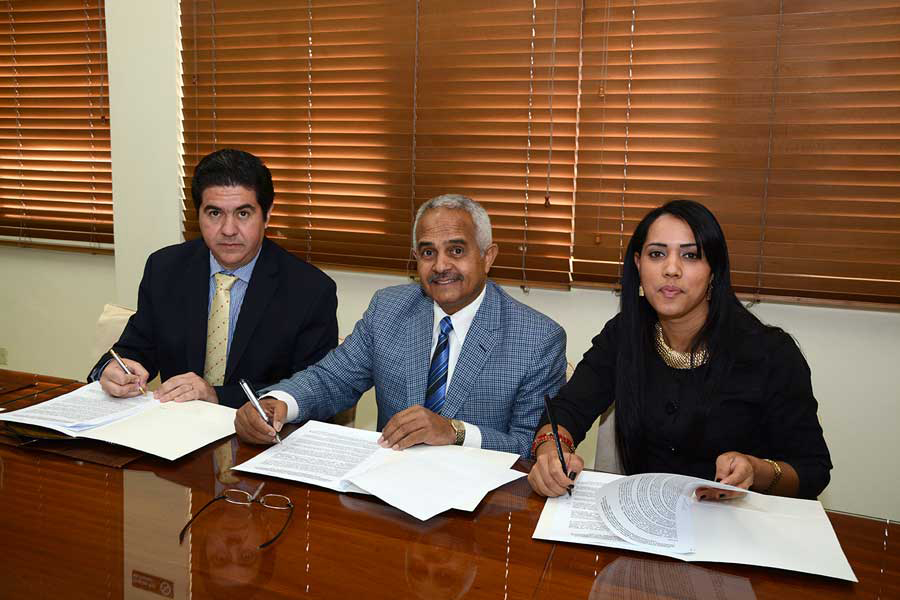 Osmar Benítez, presidente de la JAD, encabezó la firma del acuerdo para renovar la exportación de carne a los mercados internacionales./ LÉSTHER ÁLVAREZ