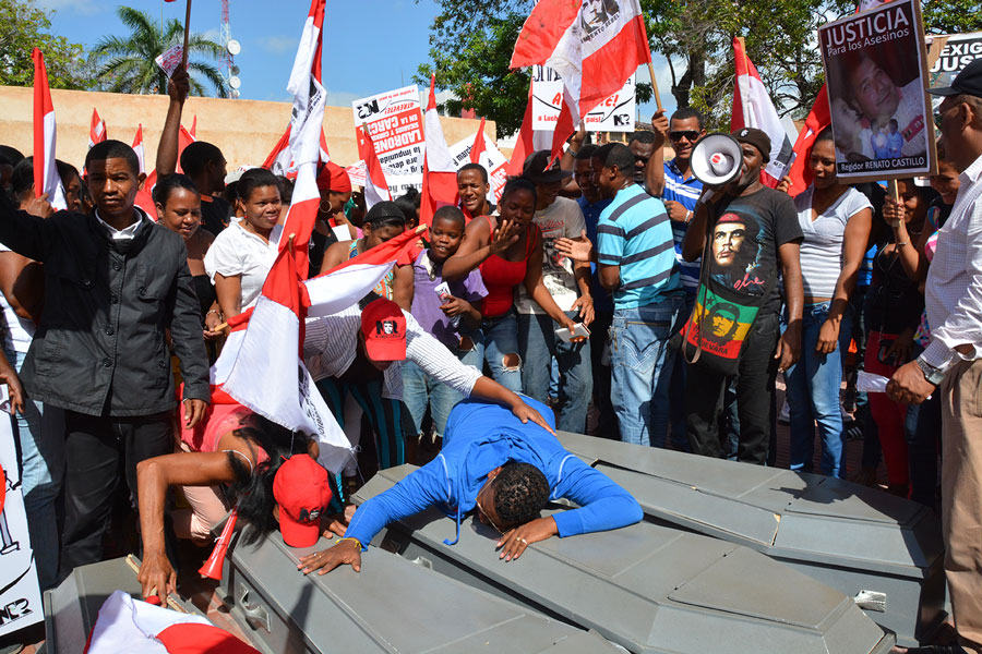 Los seguidores del Movimiento Rebelde marcharon hasta la Suprema Corte de Justicia. / LÉSTER ÁLVAREZ