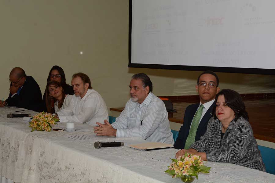 El encuentro de escritores y guionistas de cine se realizó en la Universidad Intec./ LÉSTHER ÁLVAREZ