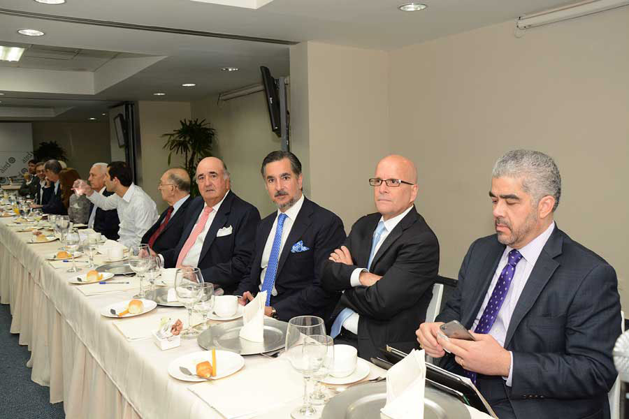 Empresarios recibieron explicaciones sobre el proyecto. Campos de Moya se reunió con representantes del CEBQ en la sede de la Asociación de Industrias./Lésther Álvarez