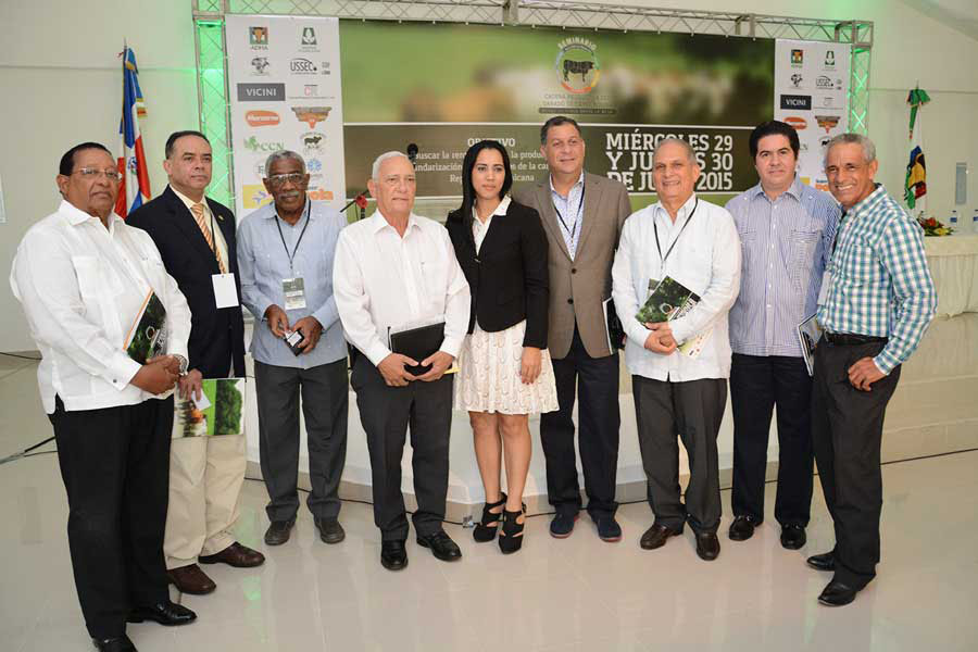 Ganadero y productores de carnes analizan en conferencia la problemática de la exportación y cómo enfrentar la sequía. / Lésther Álvarez
