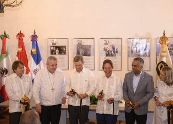 Corte Ricardo Koenig, Piergiorgio Bertoldi, Roberto Álvarez, Fernando González Nicolás, Joel Santos y Clara Reid de Frankenberg. - Fuente externa.