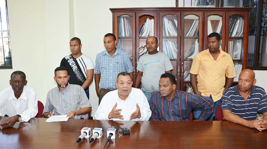 Los transportistas consideran que es hora de que los comerciantes apliquen rebajas en los precios. /GABRIEL ALCÁNTARA