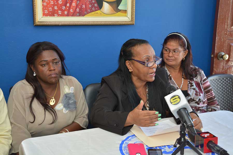 Enfermeras piden  que se le tomen en cuenta en un aumento salarial en 2015. / LÉSTHER ÁLVRAEZ