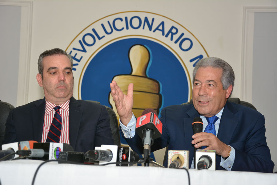 El dirigente político Luis Abinader recibió la visita del presidente del Conep, Rafael Blanco Canto./GABRIEL ALCÁNTARA.