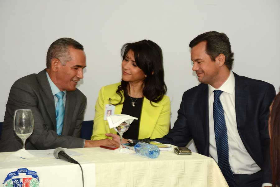 El nuevo Sistema de Actualización Comercial “Smartflex” fue presentando en las instalaciones del INAPA, en un acto encabezado por su director Alberto Holguín. / LÉSTHER ÁLVAREZ.