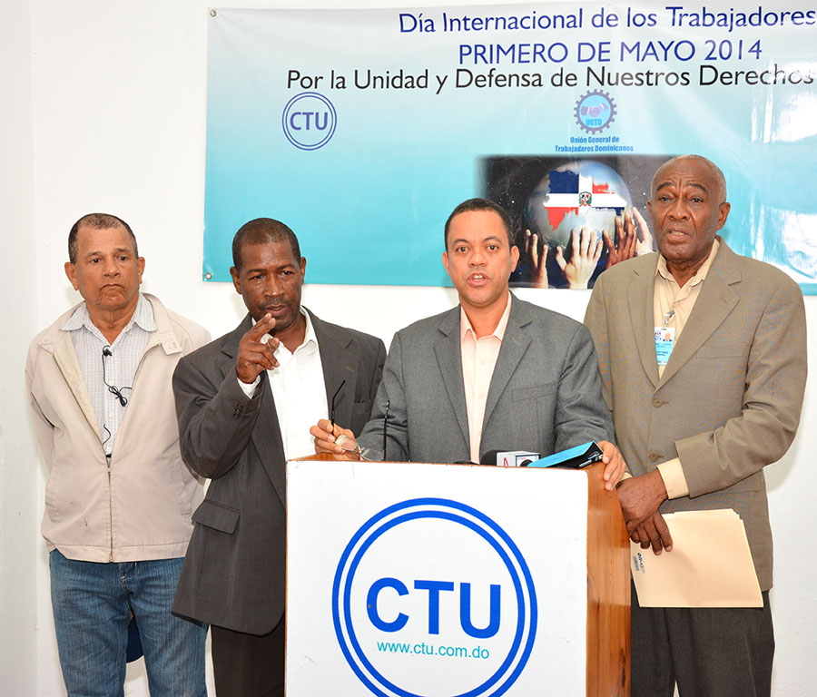 Francisco Ramírez, presidente de la CTU, junto con dirigentes sindicales. /GABRIEL ALCÁNTARA.
