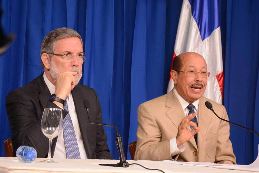 Roberto Rodríguez Marchena y Temístocles Montás en rueda de prensa declararon que la pobreza en República Dominicana está reducida. | Lésther Álvarez